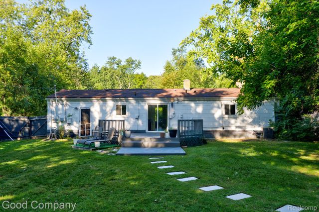 30110 Fairfax Street, Southfield, MI 48076