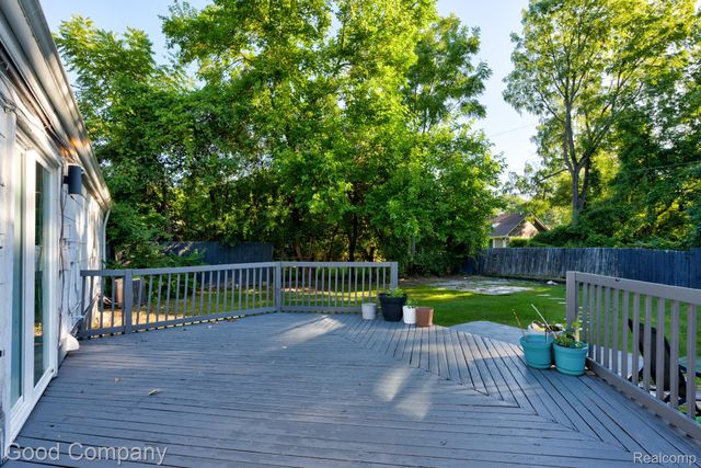 30110 Fairfax Street, Southfield, MI 48076