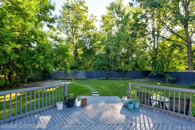 30110 Fairfax Street, Southfield, MI 48076