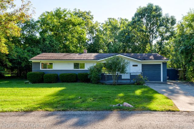 30110 Fairfax Street, Southfield, MI 48076