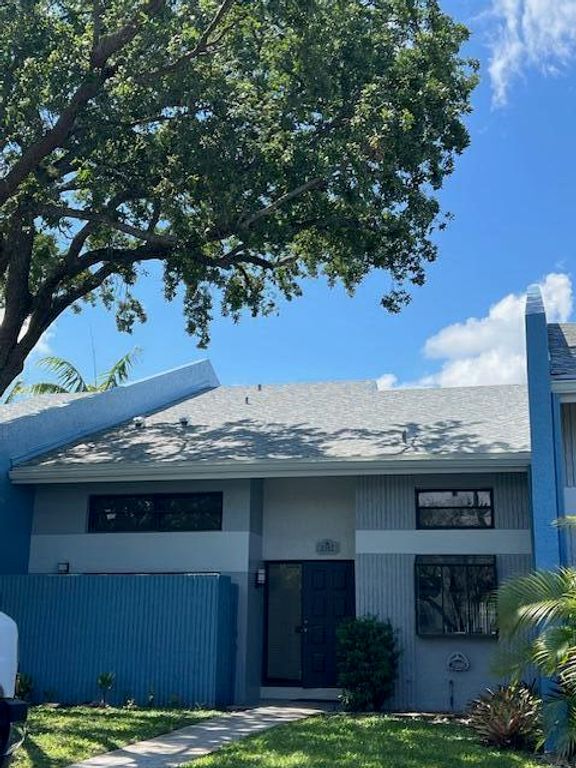 2800 S Oakland Forest Drive 2302, Oakland Park, FL 33309