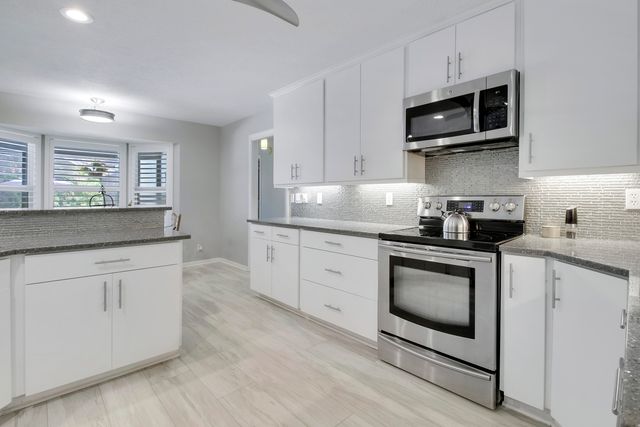 8552 Thousand Pines Circle, West Palm Beach, FL 33411