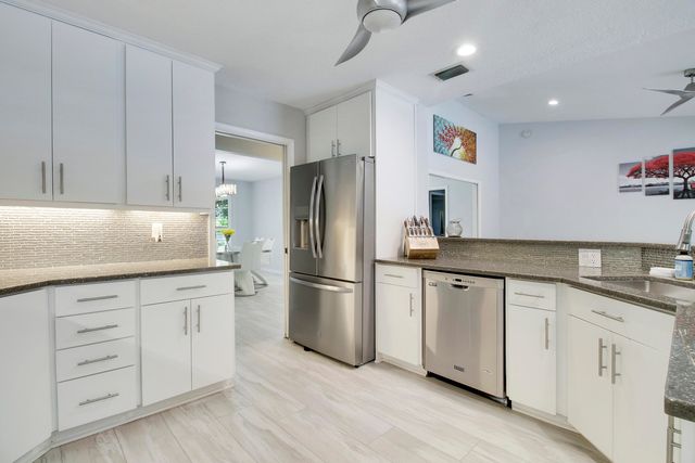 8552 Thousand Pines Circle, West Palm Beach, FL 33411