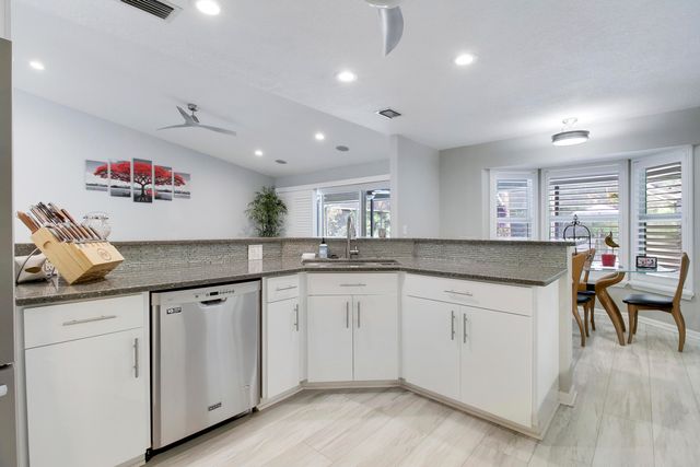 8552 Thousand Pines Circle, West Palm Beach, FL 33411
