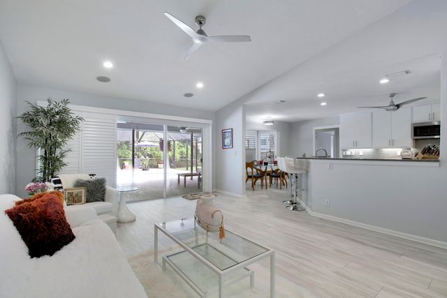 8552 Thousand Pines Circle, West Palm Beach, FL 33411