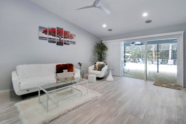8552 Thousand Pines Circle, West Palm Beach, FL 33411