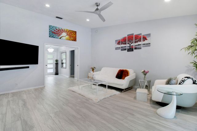 8552 Thousand Pines Circle, West Palm Beach, FL 33411