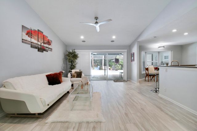 8552 Thousand Pines Circle, West Palm Beach, FL 33411