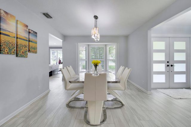 8552 Thousand Pines Circle, West Palm Beach, FL 33411