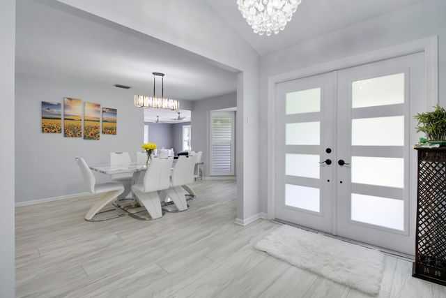 8552 Thousand Pines Circle, West Palm Beach, FL 33411