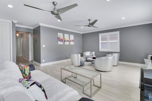 8552 Thousand Pines Circle, West Palm Beach, FL 33411