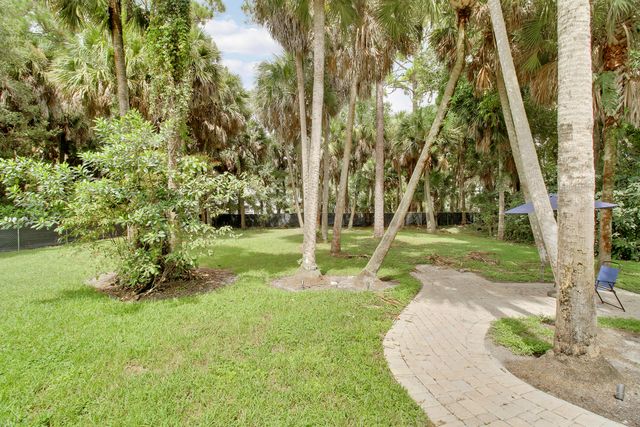 8552 Thousand Pines Circle, West Palm Beach, FL 33411