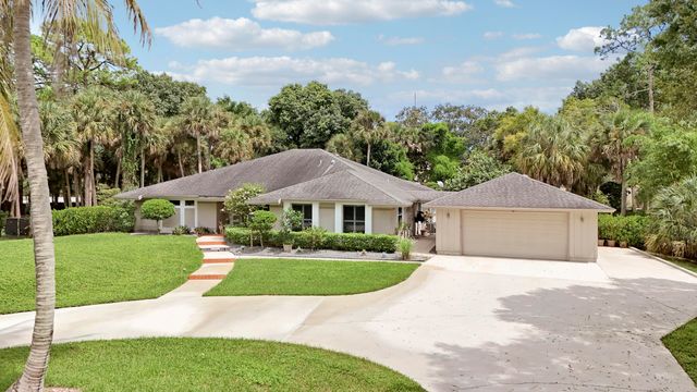8552 Thousand Pines Circle, West Palm Beach, FL 33411