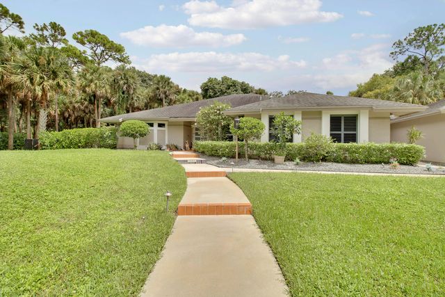 8552 Thousand Pines Circle, West Palm Beach, FL 33411