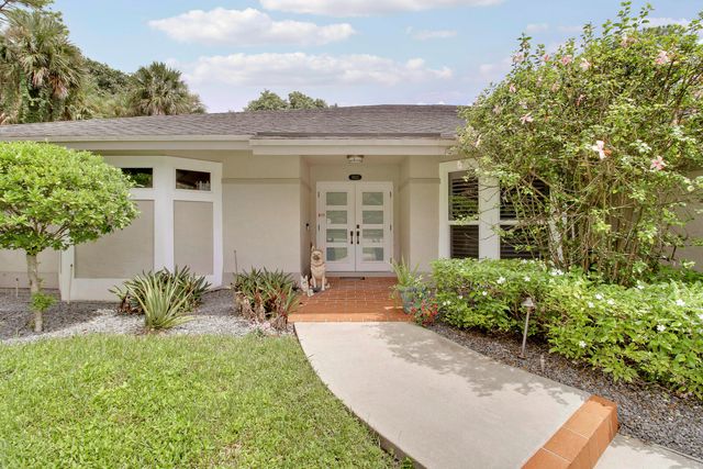 8552 Thousand Pines Circle, West Palm Beach, FL 33411