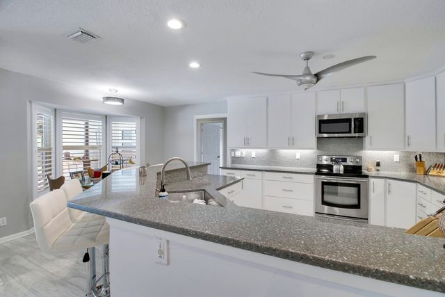 8552 Thousand Pines Circle, West Palm Beach, FL 33411