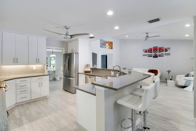 8552 Thousand Pines Circle, West Palm Beach, FL 33411