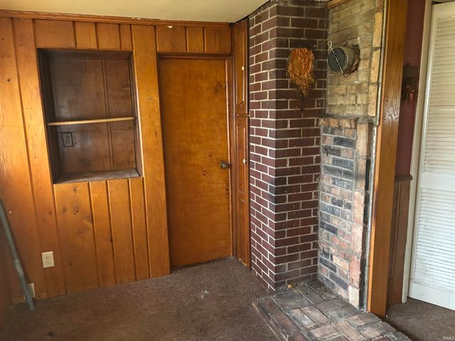 634 W Lusher Avenue, Elkhart, IN 46517