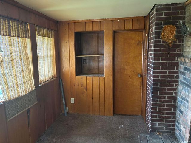 634 W Lusher Avenue, Elkhart, IN 46517