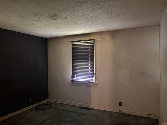 634 W Lusher Avenue, Elkhart, IN 46517