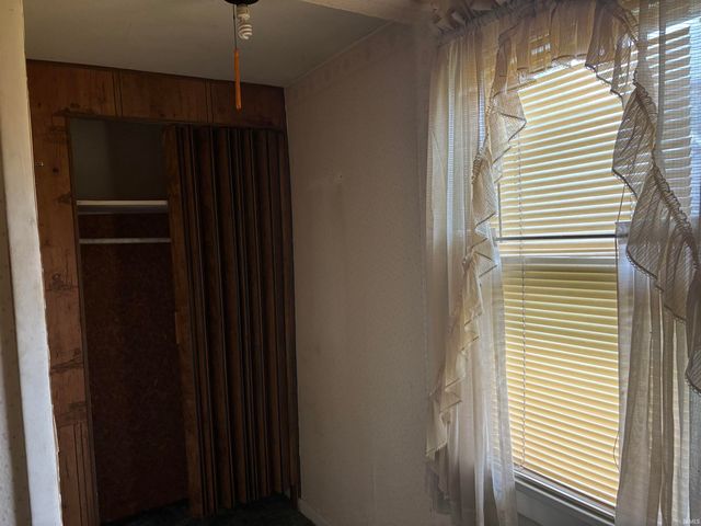 634 W Lusher Avenue, Elkhart, IN 46517