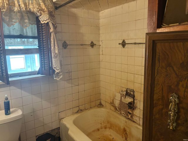634 W Lusher Avenue, Elkhart, IN 46517