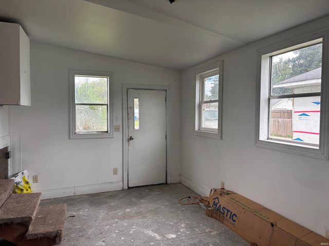 634 W Lusher Avenue, Elkhart, IN 46517