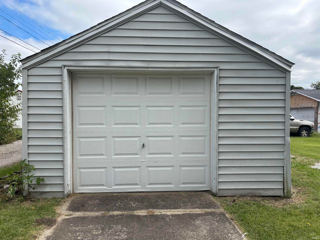 634 W Lusher Avenue, Elkhart, IN 46517