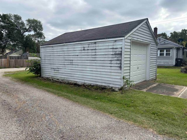634 W Lusher Avenue, Elkhart, IN 46517