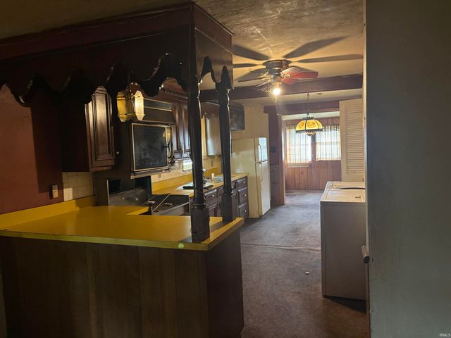 634 W Lusher Avenue, Elkhart, IN 46517