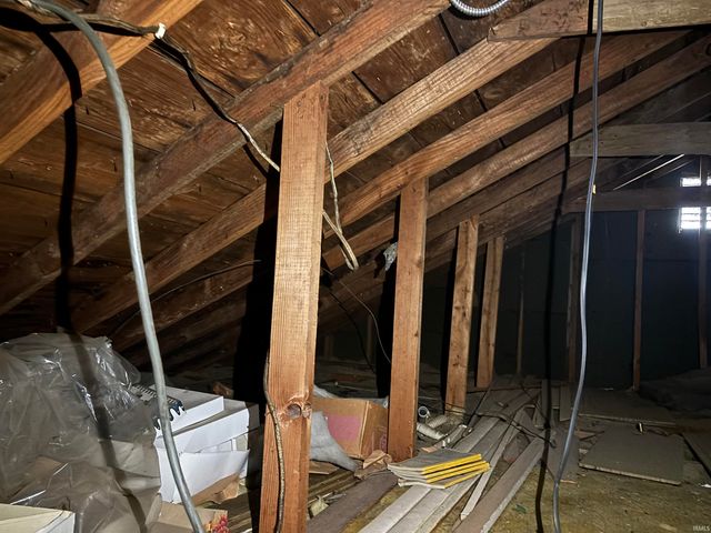 634 W Lusher Avenue, Elkhart, IN 46517