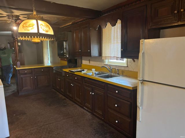 634 W Lusher Avenue, Elkhart, IN 46517