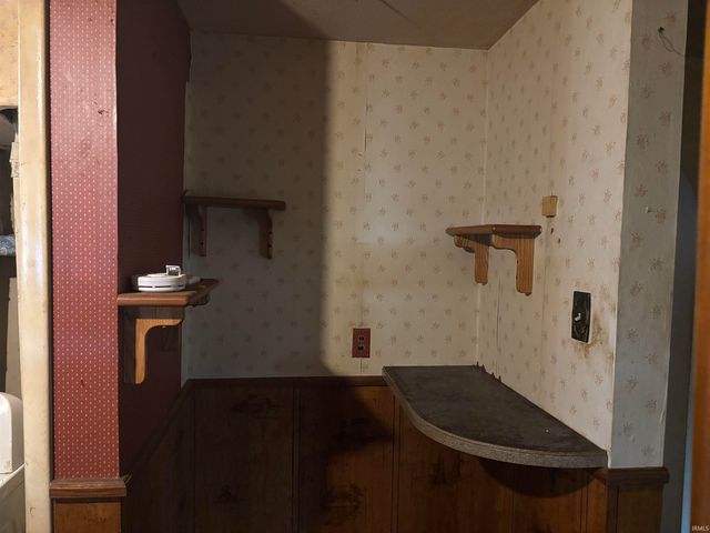 634 W Lusher Avenue, Elkhart, IN 46517