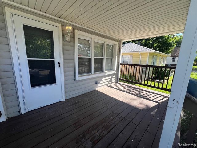 429 E Milton Avenue, Hazel Park, MI 48030