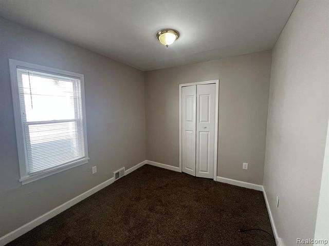 429 E Milton Avenue, Hazel Park, MI 48030