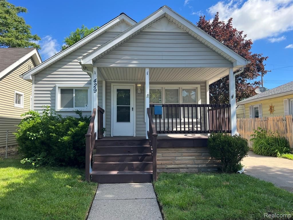 429 E Milton Avenue, Hazel Park, MI 48030