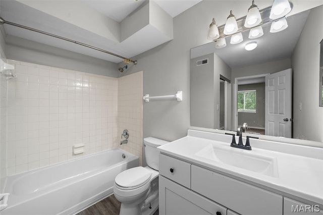 17078 Sandalwood Creek Drive B, Wildwood, MO 63038