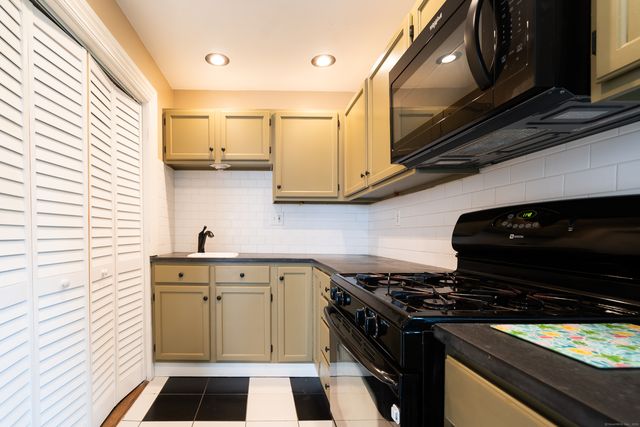 9 Thames Terrace, Norwich, CT 06360