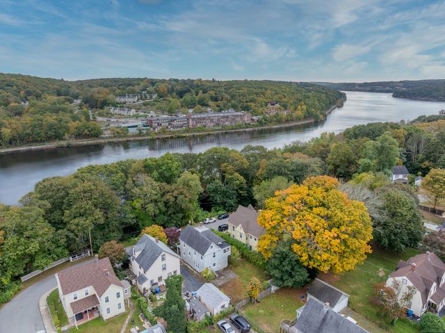 9 Thames Terrace, Norwich, CT 06360