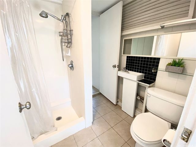 748 Luawai Street, Honolulu, HI 96816