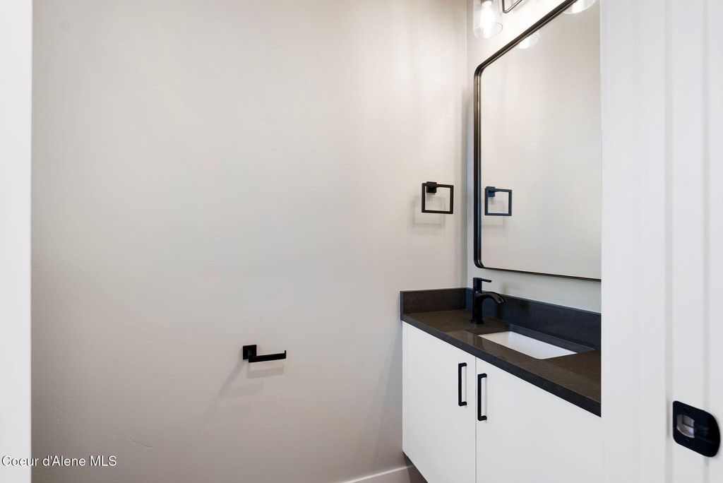 1683, 1679 1675, 1671 Onyx Ct, Sandpoint, ID 83864 photo 3