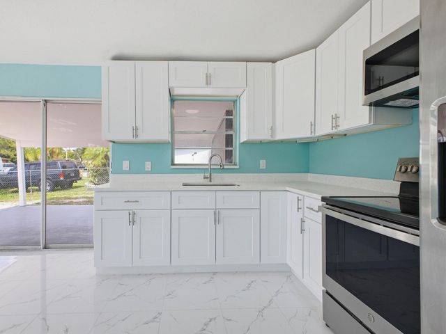 4340 Broadway Street, Lake Worth, FL 33461