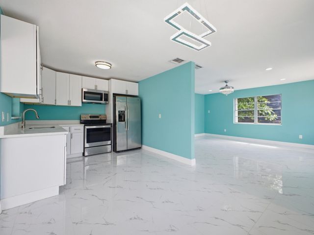 4340 Broadway Street, Lake Worth, FL 33461