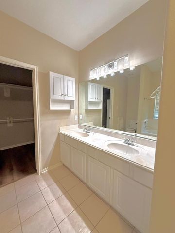 107 W Spindle Tree Circle, The Woodlands, TX 77382