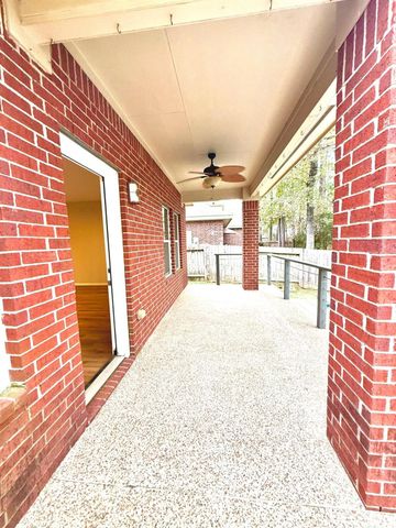 107 W Spindle Tree Circle, The Woodlands, TX 77382