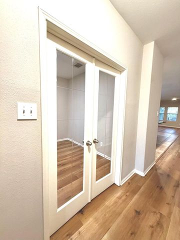 107 W Spindle Tree Circle, The Woodlands, TX 77382