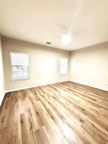 107 W Spindle Tree Circle, The Woodlands, TX 77382