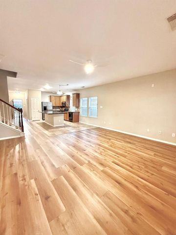 107 W Spindle Tree Circle, The Woodlands, TX 77382