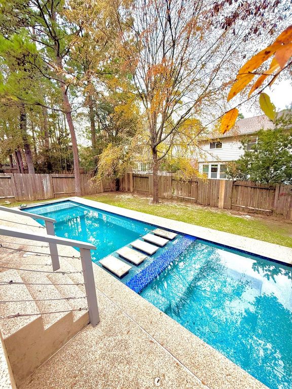 107 W Spindle Tree Circle, The Woodlands, TX 77382