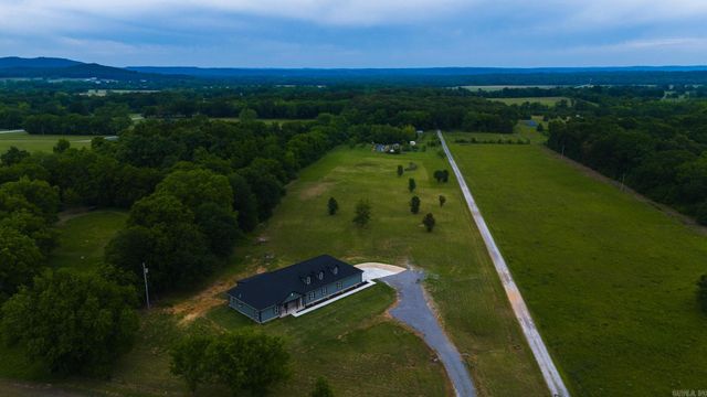 1867 Locust Grove Rd, Batesville, AR 72501